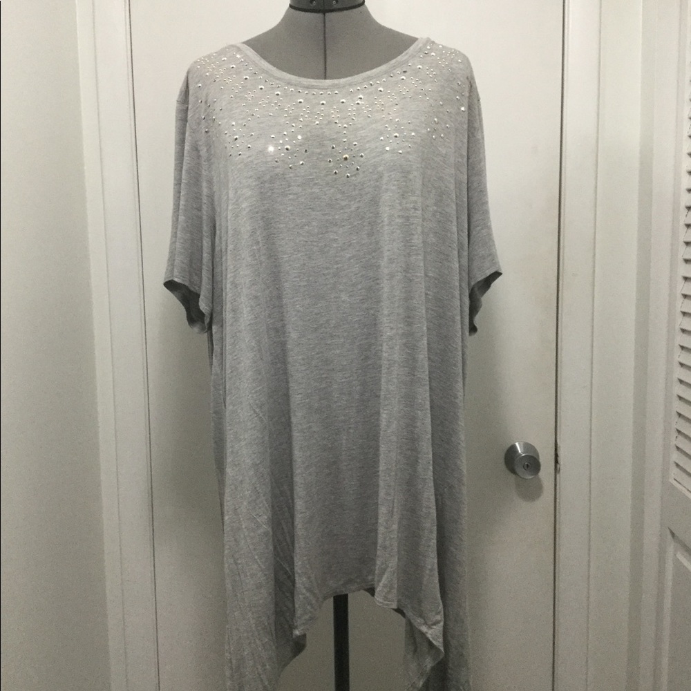 Earl Brand woman’s gray gold/silver studded Tshirt